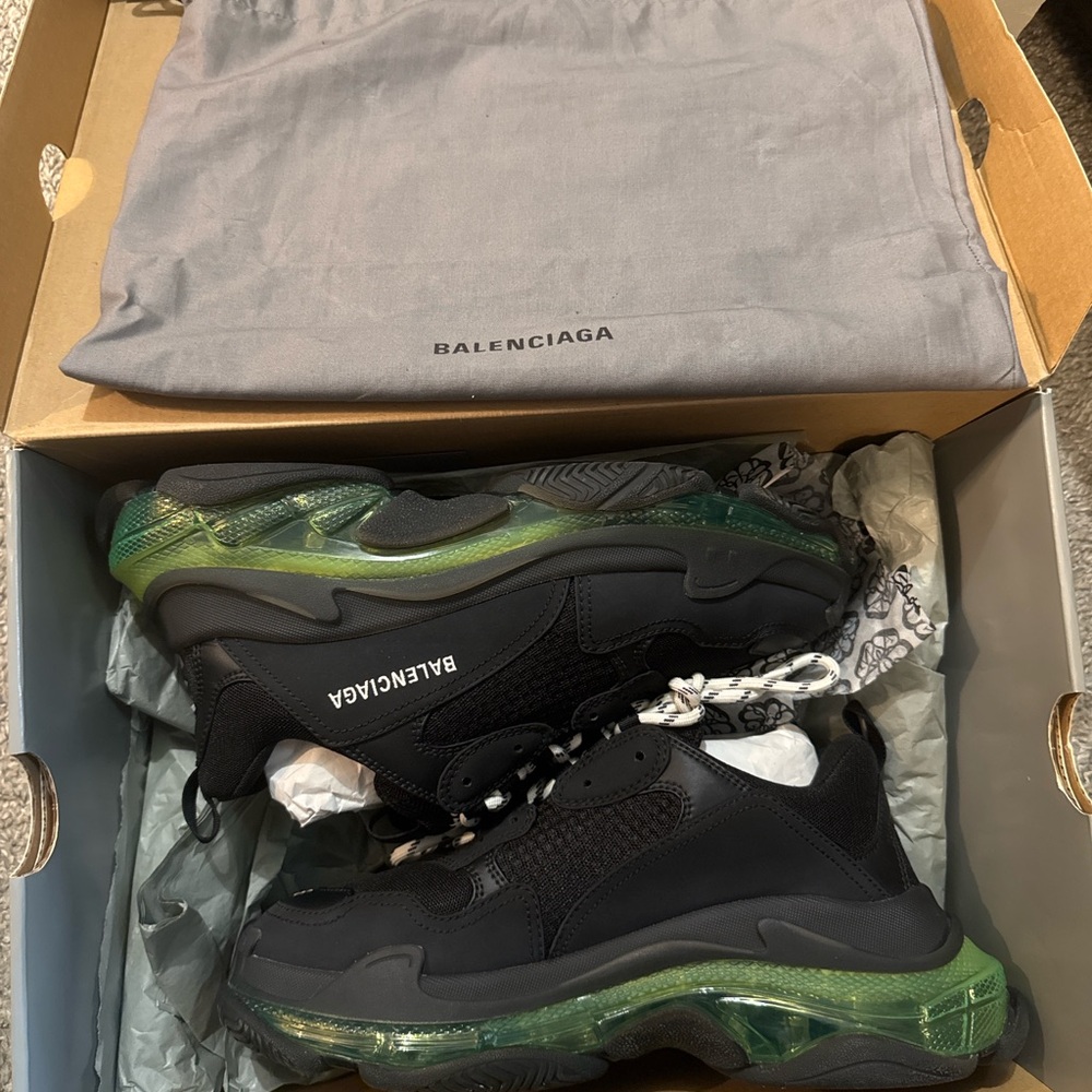 Balenciaga Triple S Clear Sole - Picture 2 of 8